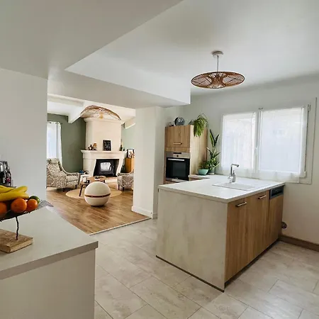 Havre De Paix Au Bord De L'eau Avec Piscine 别墅