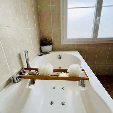Havre De Paix Au Bord De L'eau Avec Piscine *