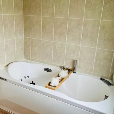 Havre De Paix Au Bord De L'eau Avec Piscine Villa Magne (Deux-Sevres)