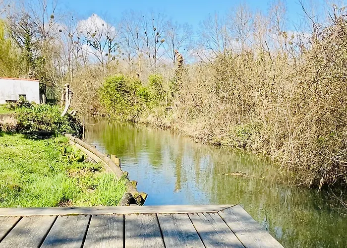 Havre De Paix Au Bord De L'eau Avec Piscine 别墅